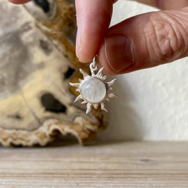 Sterling zilver hangertje met Maansteen