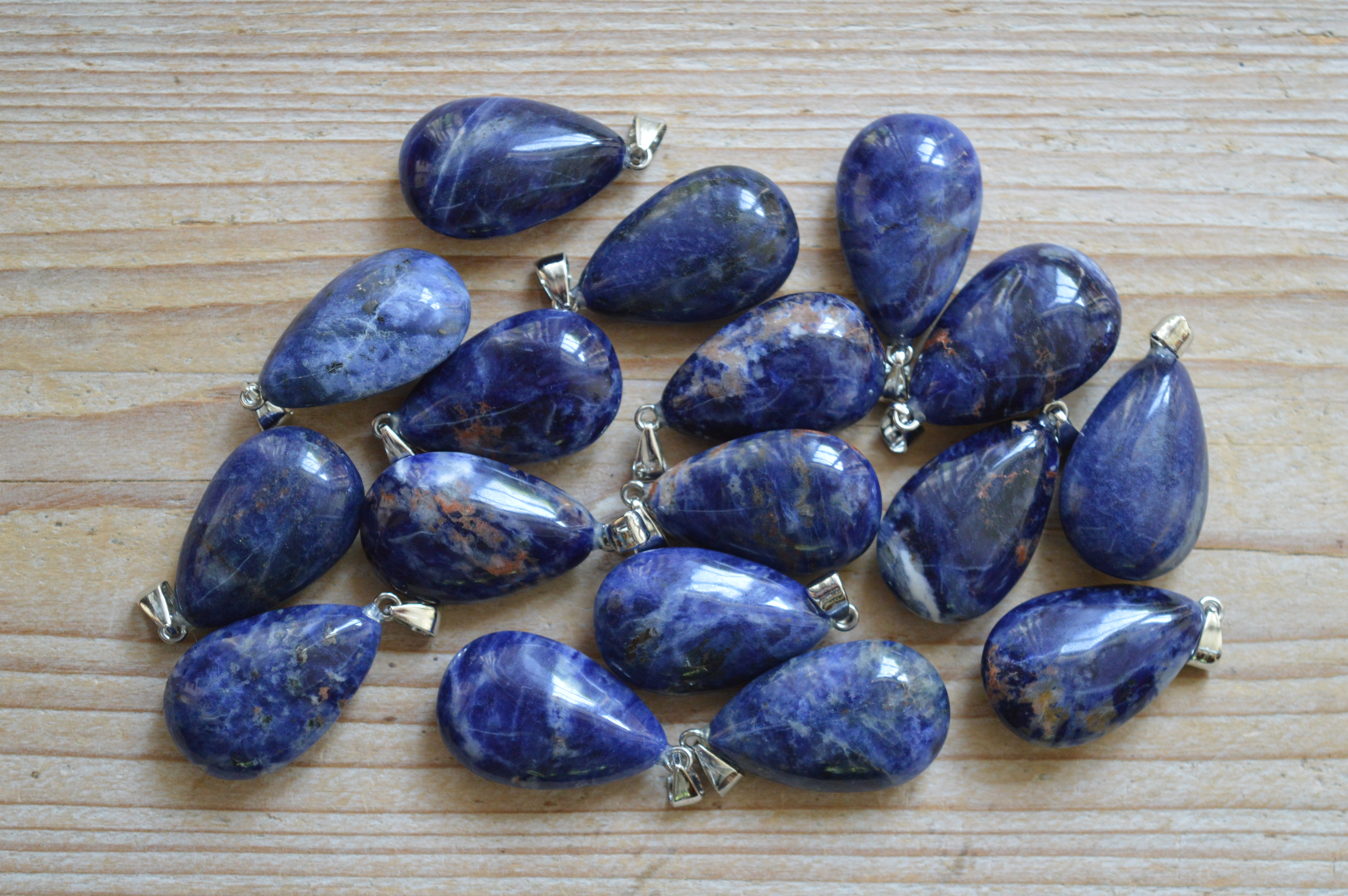 Sodaliet druppelhanger ca. 20 x 32 mm