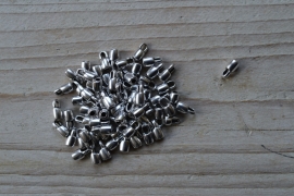 Metalen endkap 2 mm ca. 4 x 8 mm pro 2