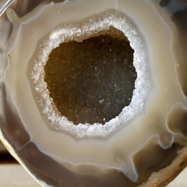 Agaatgeode op standaard