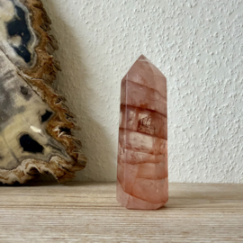 Hematoïde kwarts/Red Healer gepolijste toren