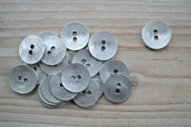 Metalen knoop '2 gaatjes' ca. 20 mm per 2 stuks