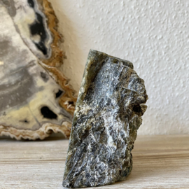 Labradoriet eenzijdig gepolijste sculptuur
