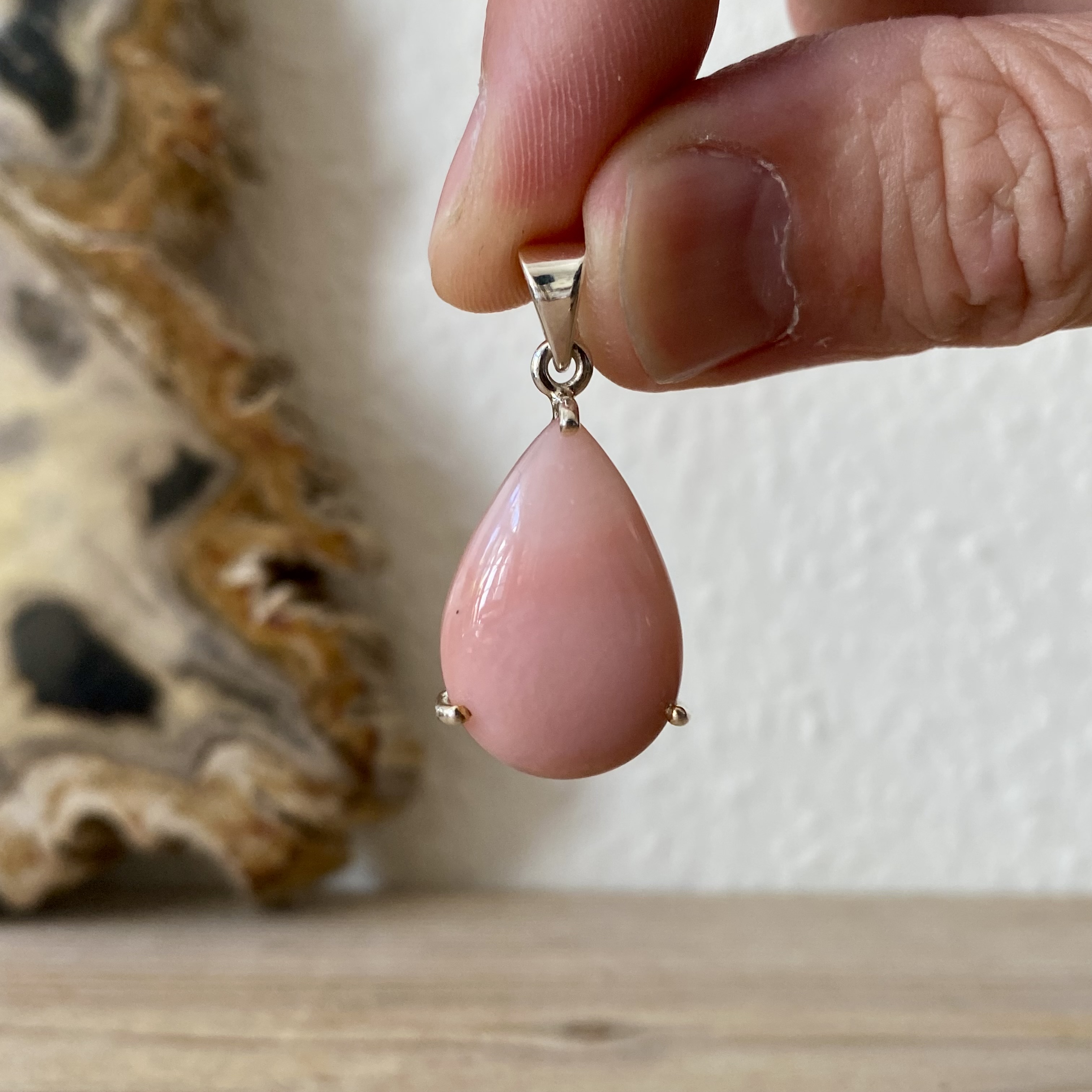 Hanger Roze Opaal in sterling zilver ca. 17 x 30 mm