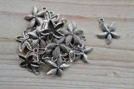 Metalen bedel zeester met stippen ca. 18 x 22 mm per 3 stuks