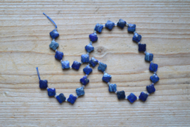 Lapis Lazuli gefacetteerde klavertjes ca. 10 mm(natuurlijk)