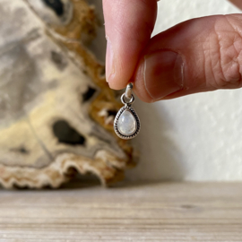 Sterling zilver hangertje met Maansteen