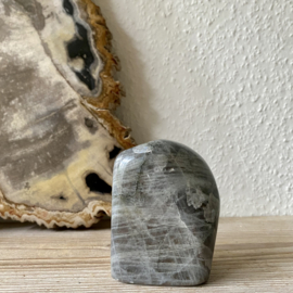Labradoriet gepolijste sculptuur