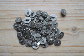 Metalen knoop 'bloem' ca. 10 mm per 2 stuks