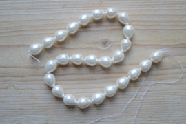 Schelp ronde druppels pearl ca. 12 x 15 mm (gekleurd)