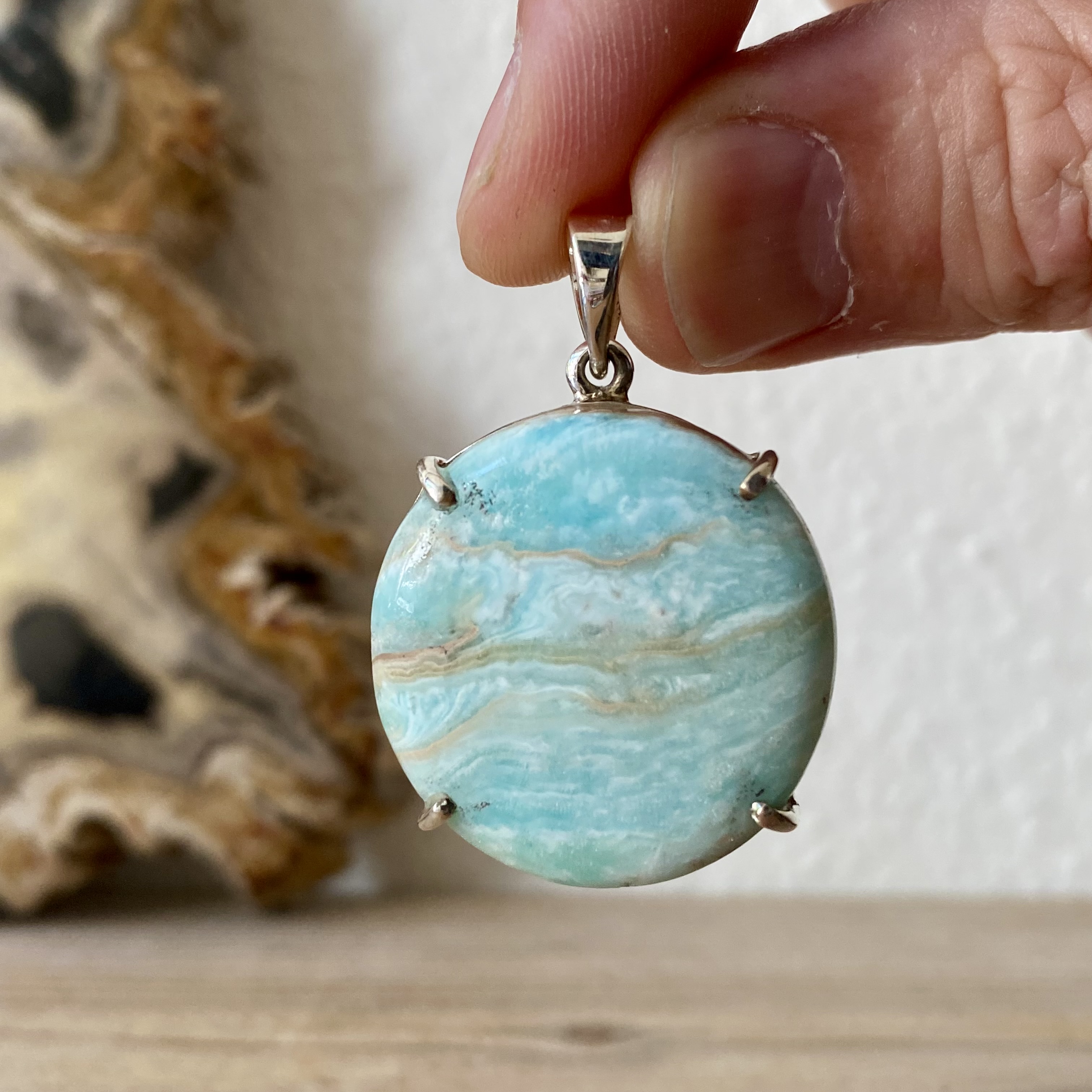 Hanger Carribean Blue Calciet in sterling zilver ca. 30 x 36 mm