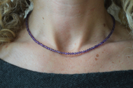 Kurze Edelsteinkette mit Amethyst