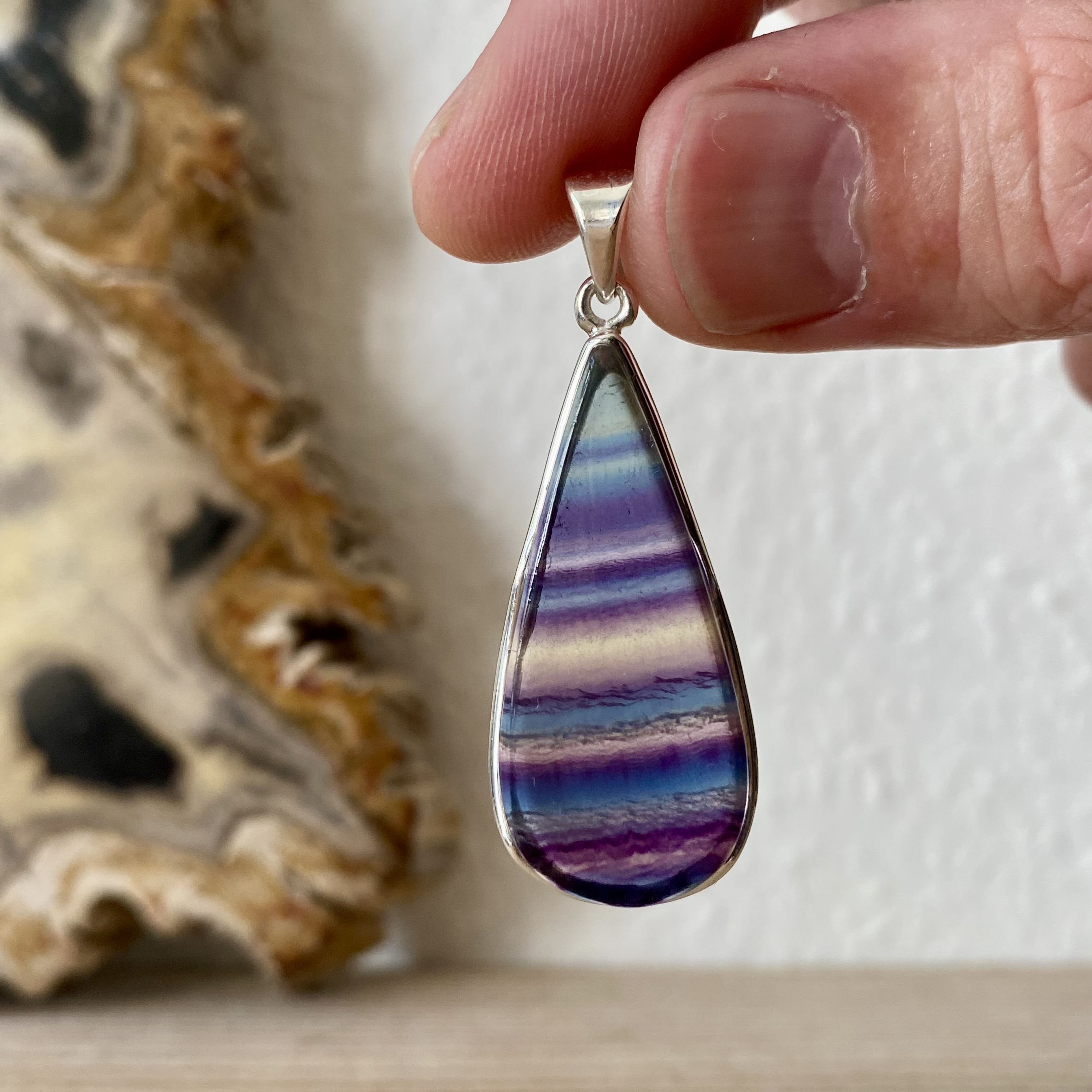Hanger Regenboog Fluoriet in sterling zilver ca. 18 x 43 mm