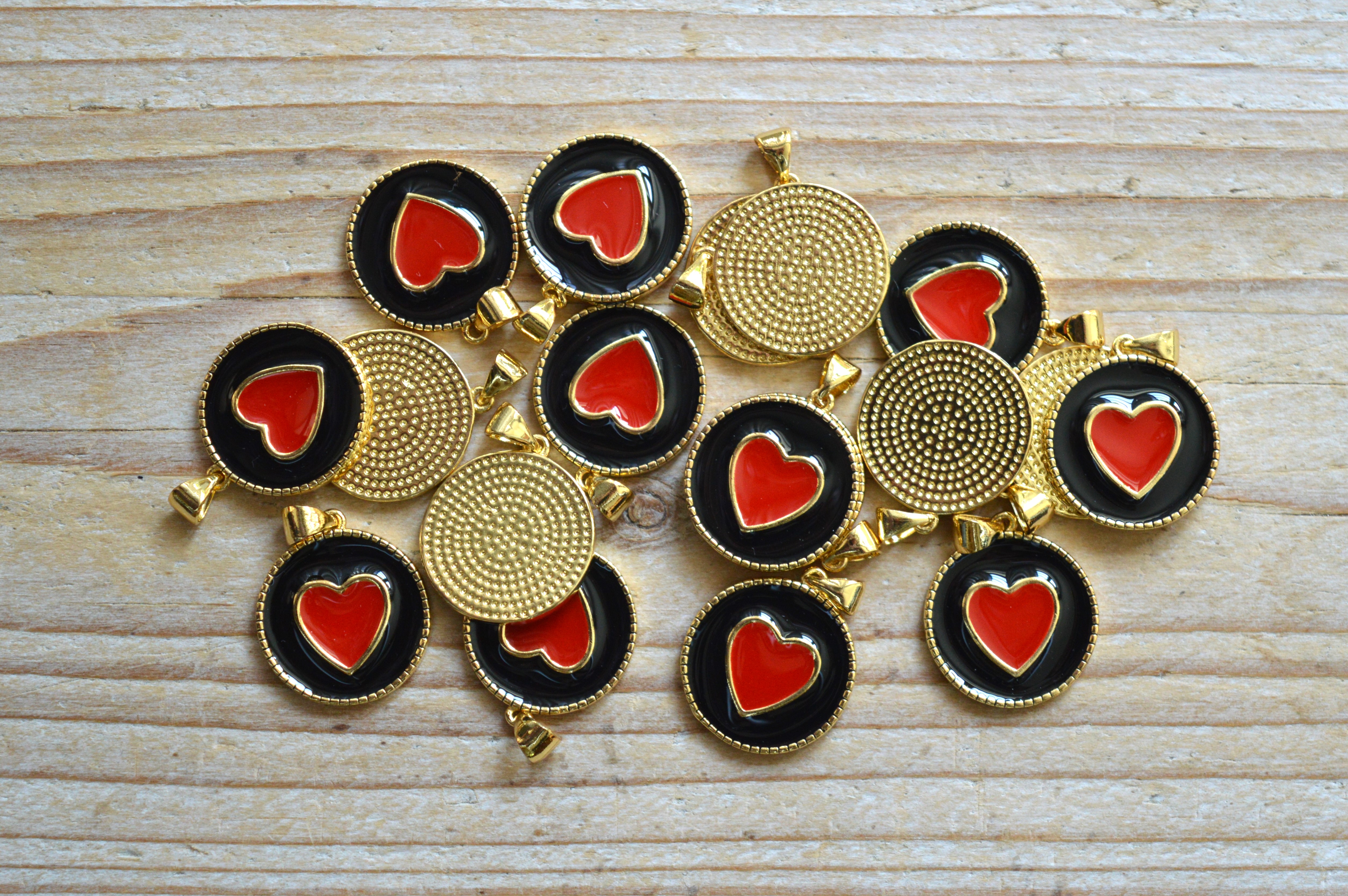 Goudkleurige hangertje Hart zwart ca. 18 mm per stuk