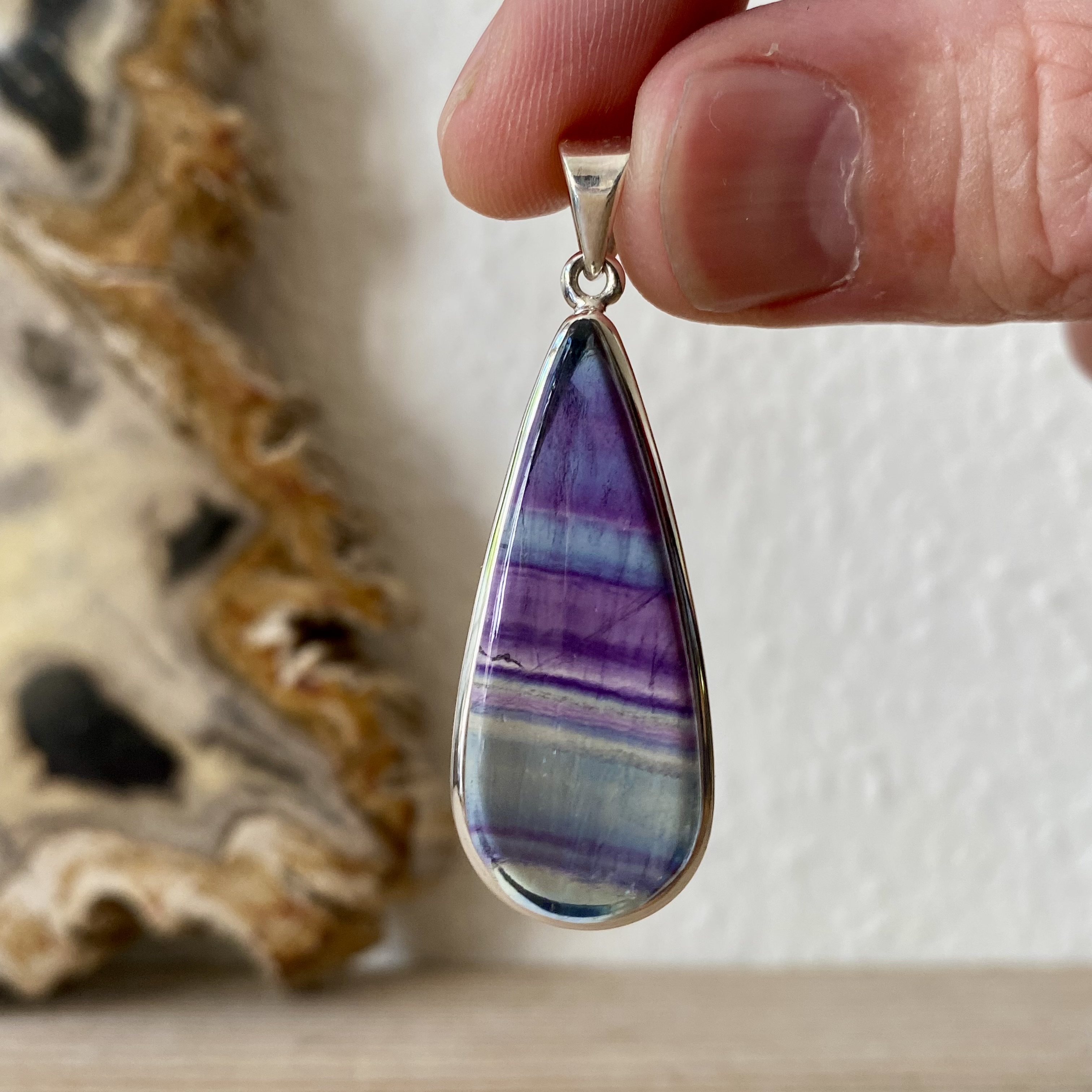 Hanger Regenboog Fluoriet in sterling zilver ca. 17 x 45 mm