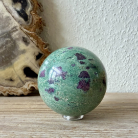 Robijn in Fuchsiet bol