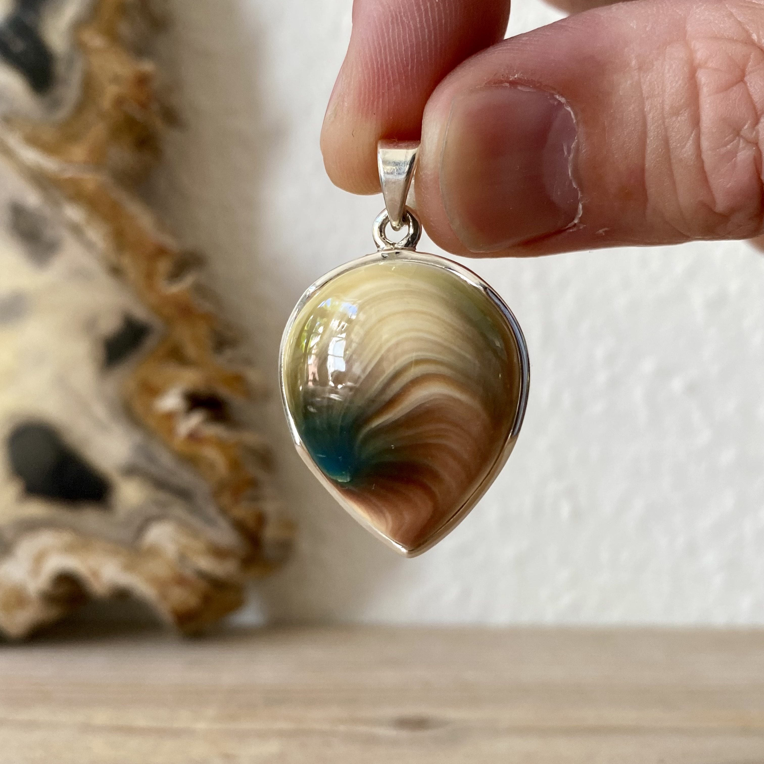 Hanger Eye of St. Lucia in sterling zilver ca. 25 x 34 mm