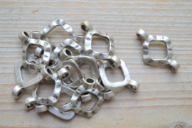 Metalen tussenstuk ca. 22 x 37 mm per stuk