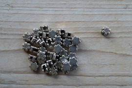 Metalen leerschuif bloem ca. 8 mm per stuk