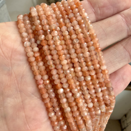 Zonnesteen gefacetteerde rondellen ca. 3 x 4 mm