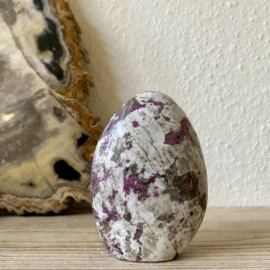 Rubiliet gepolijste sculptuur