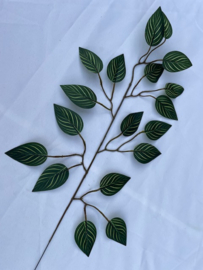 Kunsttak met 18 groene bladeren 57 cm