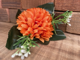 Kunstbloemen chrysant oranje met blad en gipskruid