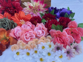 Prachtige restpartij van 50 kunstbloemen zonder steel, diversen soorten