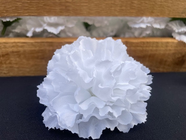 Kunstbloemen anjers wit diameter 9 cm