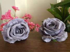 Zijde kunstbloemen rozen licht grijs diameter 11 cm