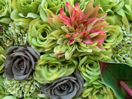 Kunstbloemenmuur/flowerwall groen horeca decoratie bloemen