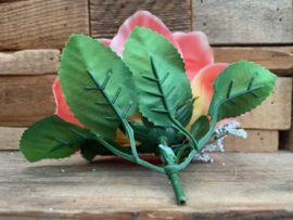 Kunstbloemen zalm roze rozen met blad en gipskruid diameter 11 cm