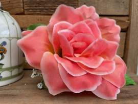 Kunstbloemen zalm roze rozen met blad en gipskruid diameter 11 cm