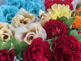 Restpartij met 32 verschillende soorten kunstbloemen