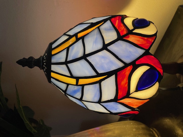 Tiffany lamp, tafellamp 30x15 cm pauwveren lamp