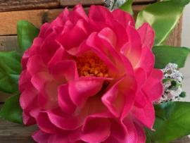 Kunstbloemen roze pioenrozen met blad en plukjes gipskruid