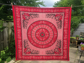 Rood Mandala Doek 210x240 - Wandkleed met Olifanten en levensbomen