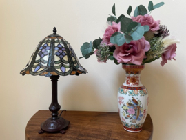 Tiffany tafellamp gekleurde bloemen hoogte 48 cm