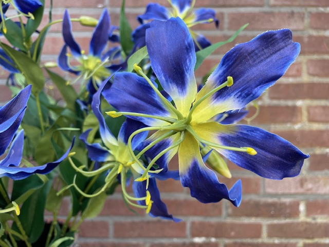Kunstbloem/kunsttak gloriosa blauw hoogte 77 cm