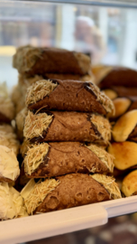 Dubai pistache Cannoli