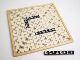 Scrabble voor slechtzienden met grote duidelijke cijfers en letters