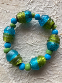 Glaskralen geregen armband met blauwe en groene kralen