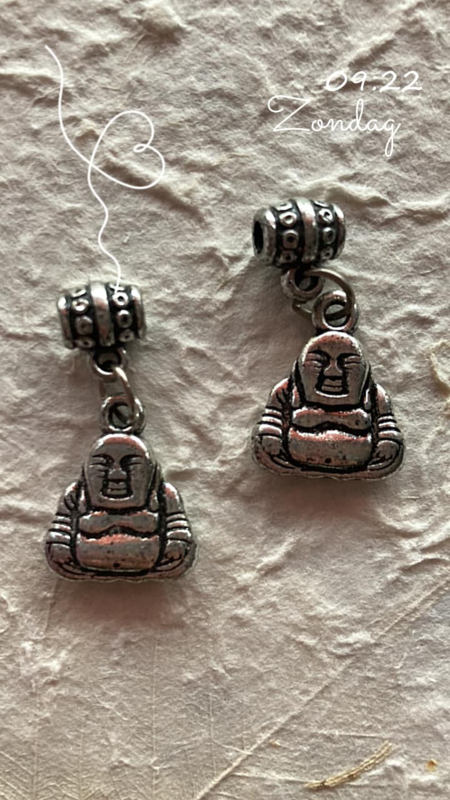Boeddha hangers met kraal om aan ketting of armband vast te maken