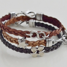 Armband plat leer gevlochten met bedel infinity, ster of klaverbloem