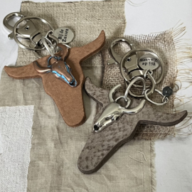 Sleutelhanger leren bull in de kleur  naturel, vintage grijs, bruin, grijs of zwart