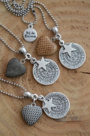 Ketting ballchain met munt, ster en houten hart grijs/print, greywood of bruin/print