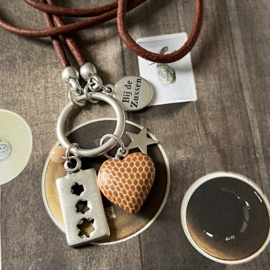 Ketting leer ‘bruin’ met houten hanger hart