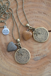 Ketting ballchain bronskleurig met munt, ster en houten hart in de kleur greywood of  bruin/print