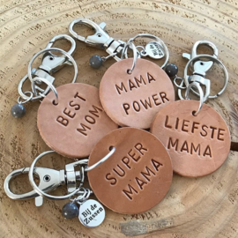 Sleutelhanger leren cirkel met tekst: mama power, best mom, super mama of liefste mama
