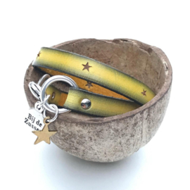 Wikkelarmband plat leer met gestanste sterren
